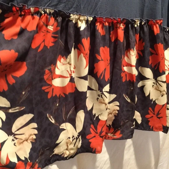 NWT EVRI Peplum Top - Picture 3 of 6